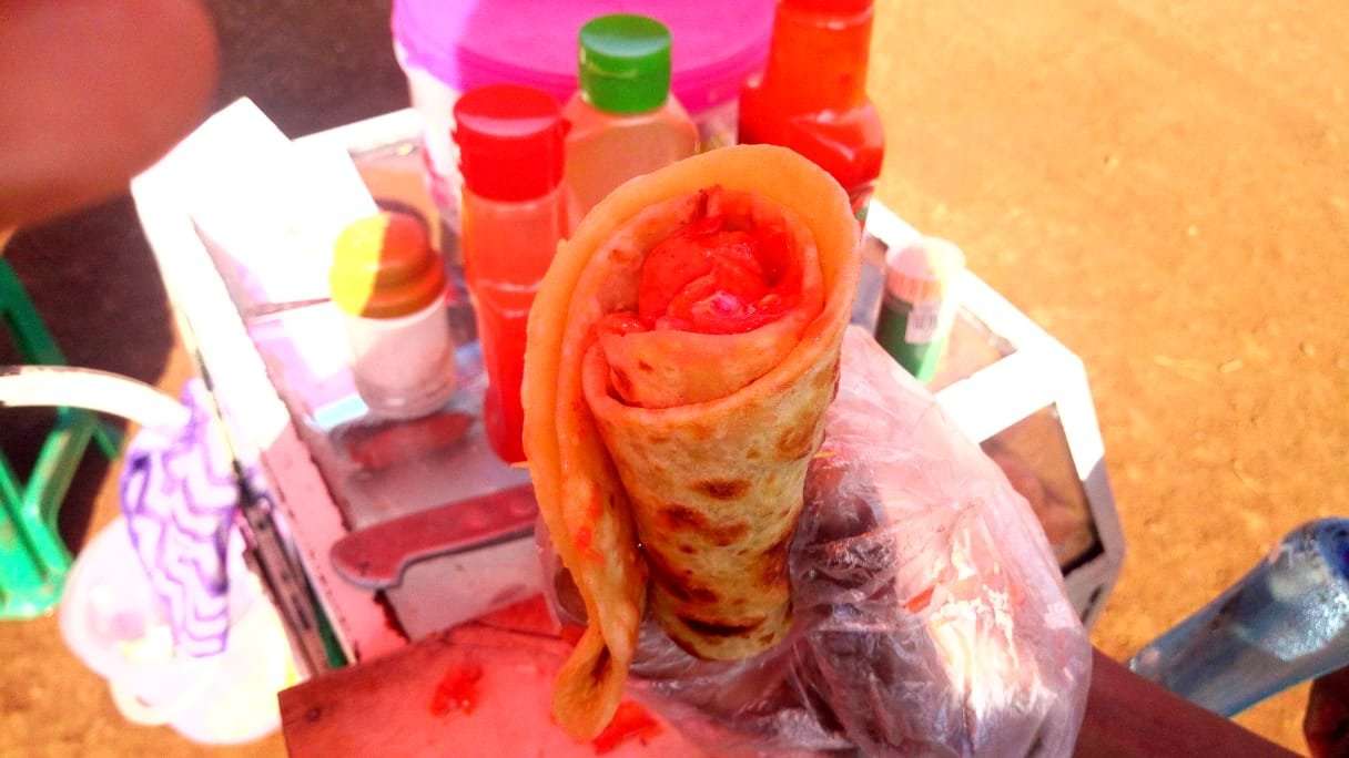 an image of smocha(chapatti and smokie)